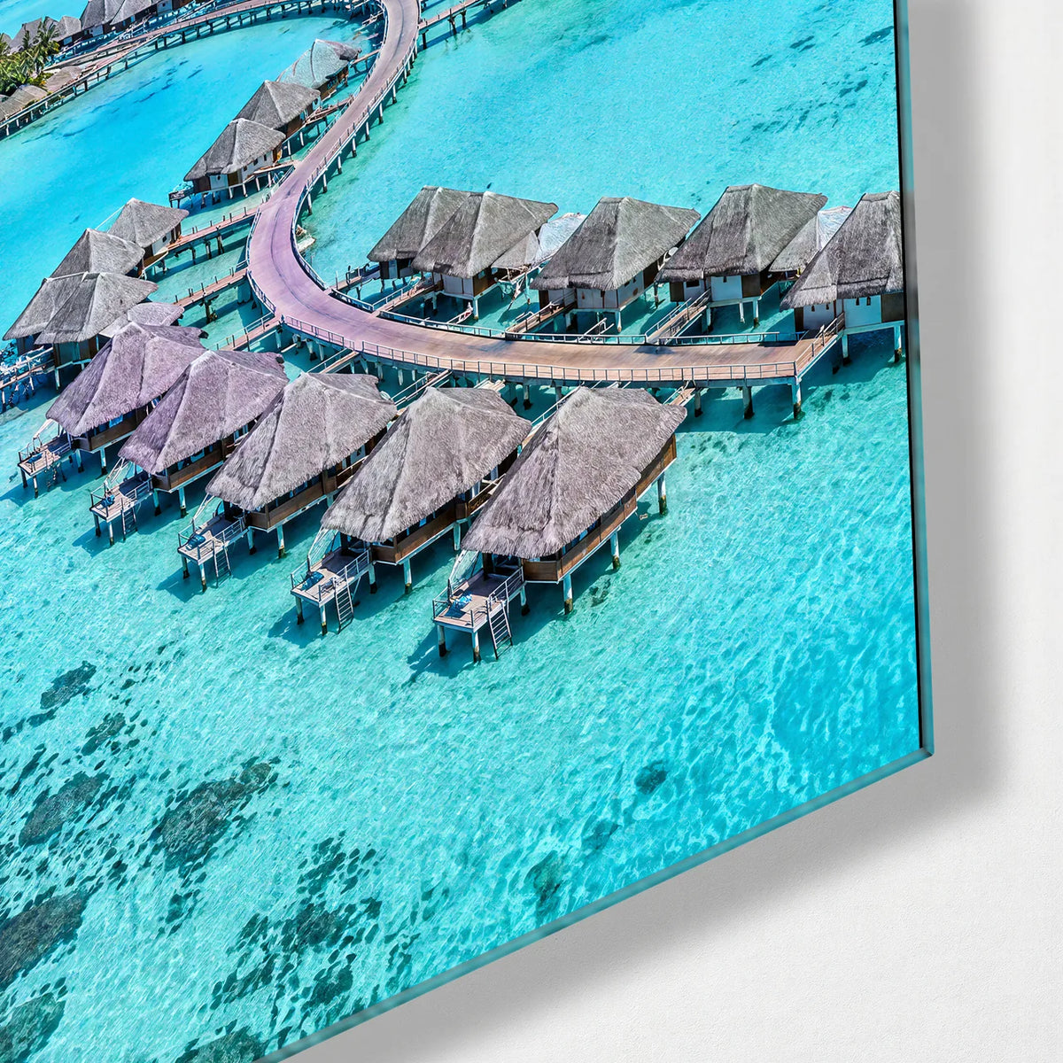 Bora Bora Trio — corner detail of one glass panel
